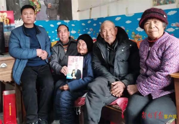 106歲抗戰老兵和百歲愛侶共憶崢嶸歲月