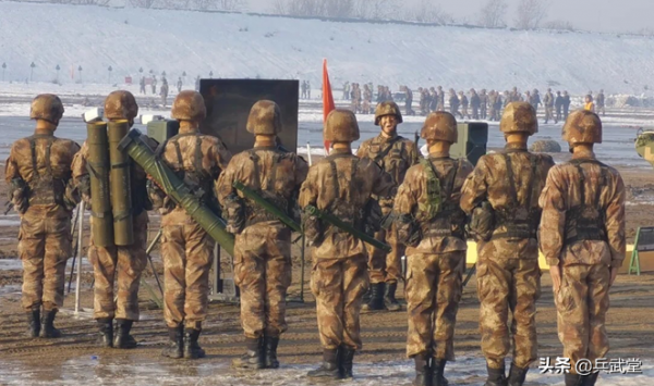 國內合成旅機步班火力如何?七個人一套火箭筒,還有兩人配爆破筒 國內合成旅機步班火力如何?七個人一套火箭筒,還有兩人配爆破筒