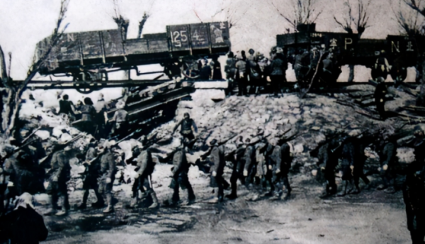 1931年，60歲的他率領全家57人抗日，滿門壯烈，勝利後僅剩3人