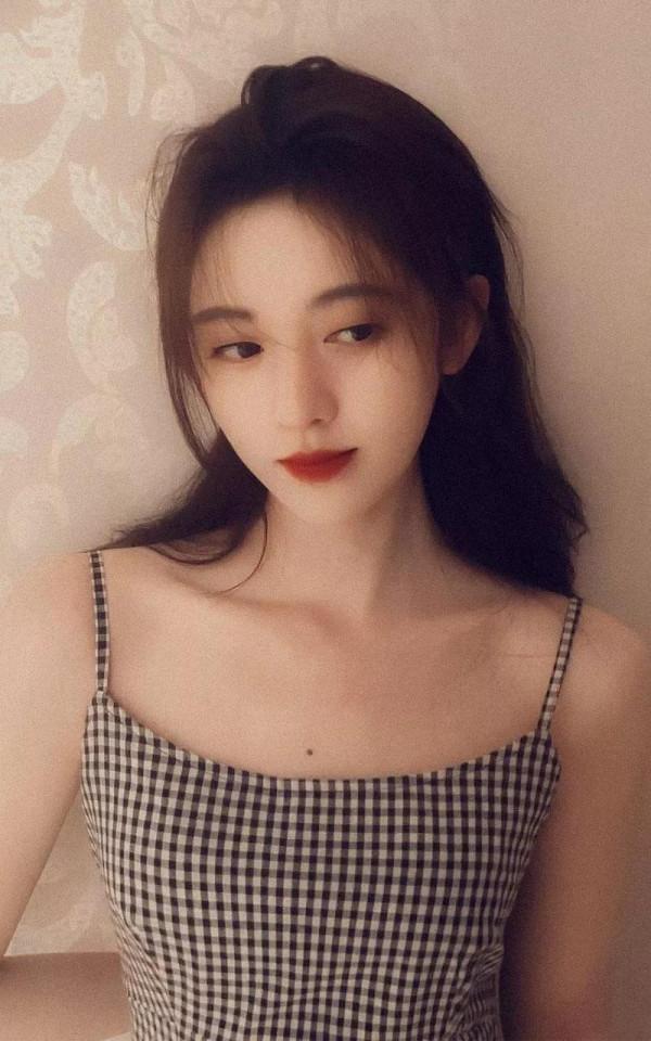 鞠婧禕美照一冊，欣賞