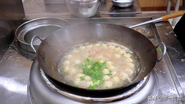 用雞胸肉竟然可以做成丸子湯，廚師長教你方法，Q彈十足，味道鮮