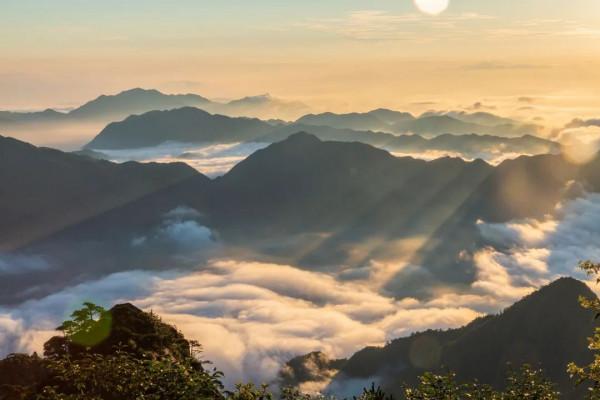 三清山雲海登上中國新聞網!快來抓住三清山雲海升騰的時光…… 三清山雲海登上中國新聞網!快來抓住三清山雲海升騰的時光……