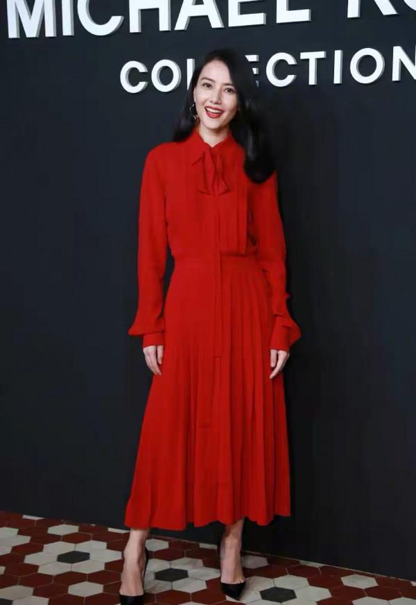 高圓圓王真兒現身活動，把王真兒襯托成路人，場面混亂粉絲擠紅臉