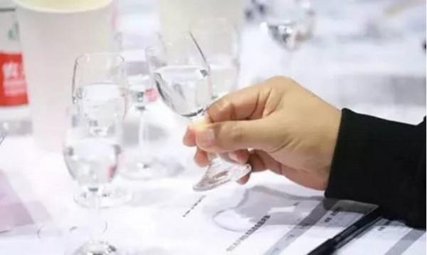 喝白酒為什麼會“上頭”呢? 喝白酒為什麼會“上頭”呢?