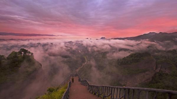 安徽三縣交匯處有一處山景，以林、松、石、瀑奇異多姿而出名