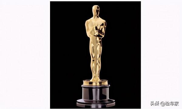 14秒破百，這輛售價37萬的電動車開四年只剩6萬，買它圖啥？