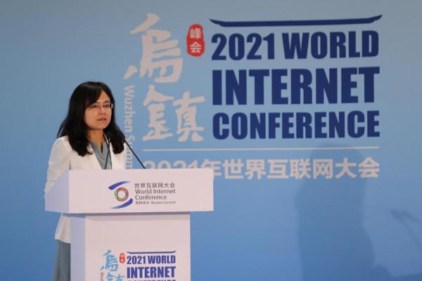 百度集團副總裁吳甜發表演講