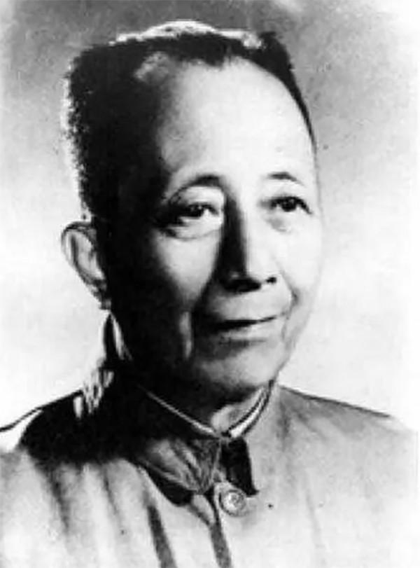 民國女星黎莉莉：成名後不開豪車住洋房，因“大粗腿”成全民偶像