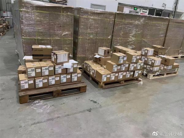 經銷商曬貨大量iPhone13,包裝盒採用紙質設計,後封機更簡單? 經銷商曬貨大量iPhone13,包裝盒採用紙質設計,後封機更簡單?