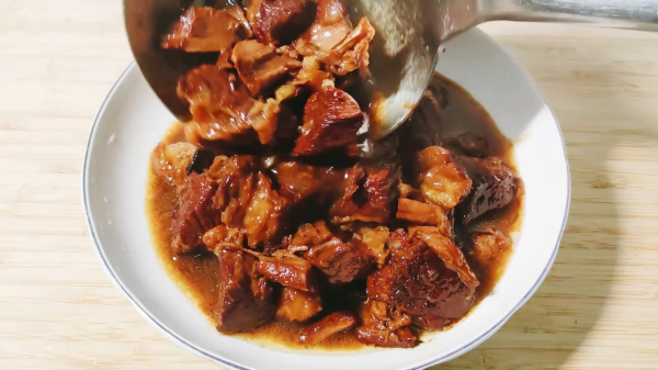 回民燉牛肉好吃的秘訣都在這裡，如何焯水有講究，五個獨家竅門