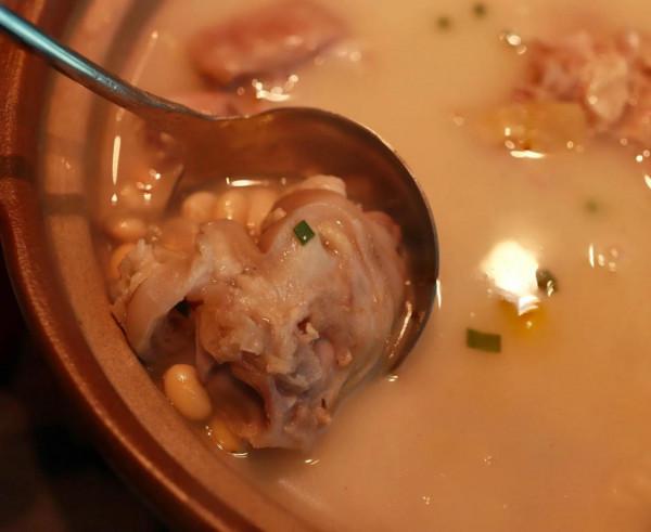 正經飯店 羊肉串意外得好吃 正經飯店 羊肉串意外得好吃