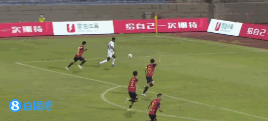 中甲外援梅西翻越廣告牌違反防疫規定，被足協禁賽一場