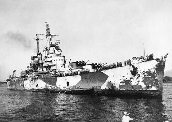 美國海軍航母油庫殉爆，旁邊巡洋艦遭殃，239人瞬間被奪取性命