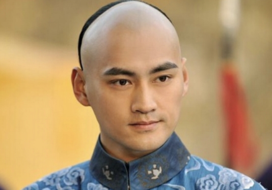 康熙最長壽的兒子，手握重權卻不參與奪嫡，70歲被乾隆重用