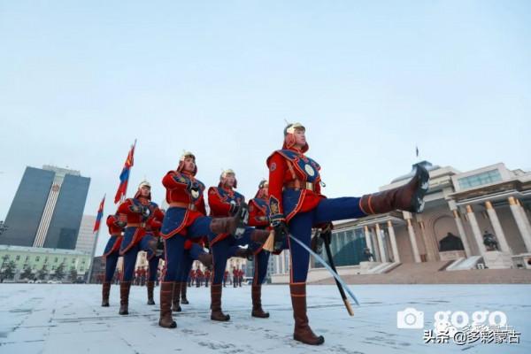 新年第一天蒙古國舉行隆重的升國旗儀式