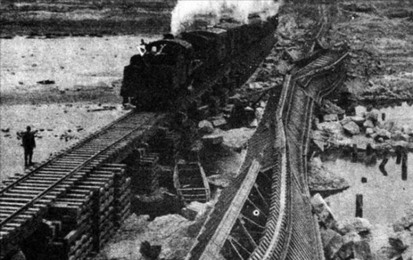 1950年，杜魯門多次要求麥克阿瑟不準炸鴨綠江大橋，這是為什麼？