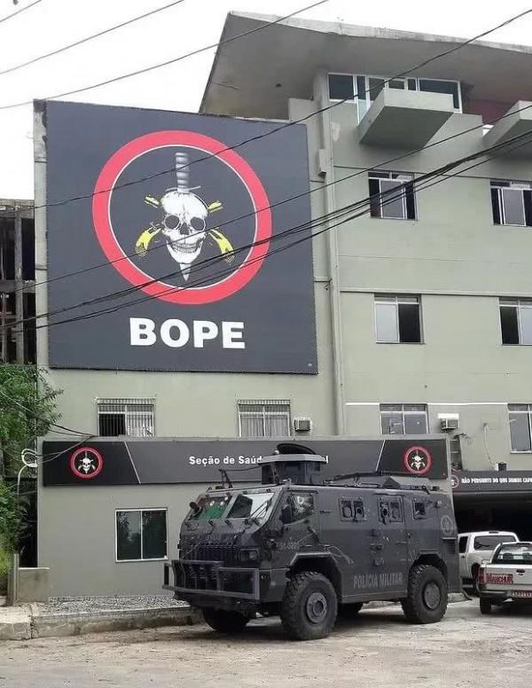 在巴西，比毒販更恐怖的，是吸血的國家體系和腐敗的警察