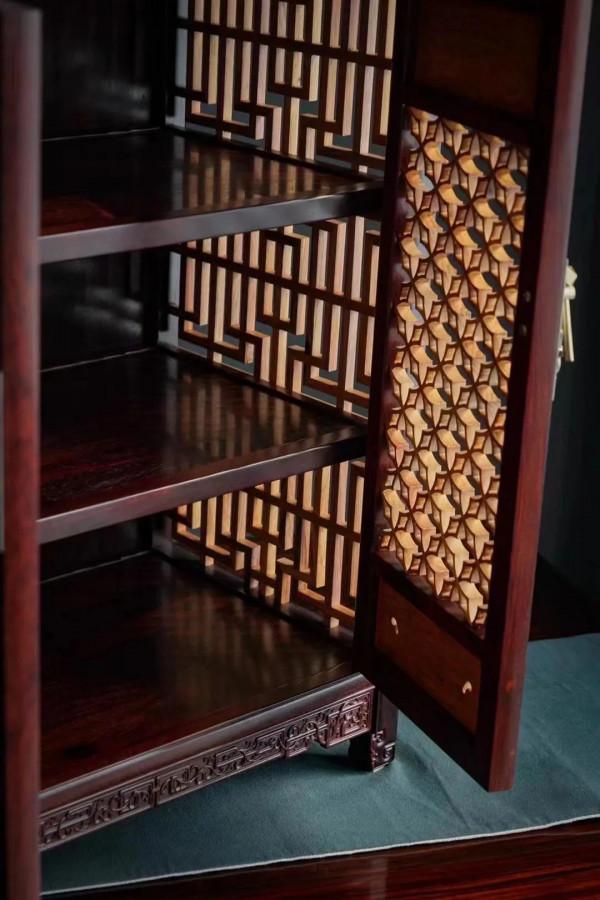 「攢花格方櫃」小葉紫檀鑲嵌黃花梨