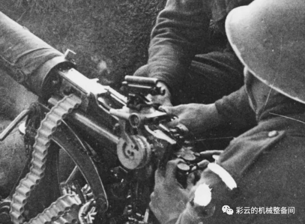 重機槍標準用法是曲射嗎？你又被地攤段子騙了