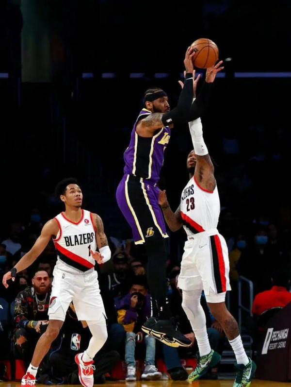 威少，安東尼爆發，湖人結束三連敗