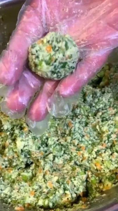 炸蔬菜丸子家常做法,好吃又酥脆 炸蔬菜丸子家常做法,好吃又酥脆