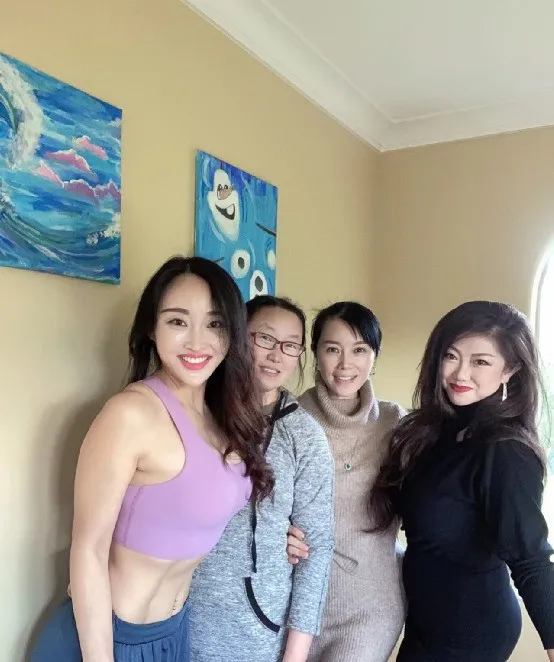 溫哥華40+的三娃媽,八塊腹肌活出少女感!Vicky:感恩瑜伽 溫哥華40+的三娃媽,八塊腹肌活出少女感!Vicky:感恩瑜伽