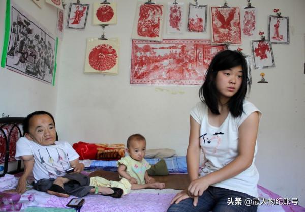 我身高70釐米，娶了個老婆跟人跑了，如今我靠剪紙養活女兒