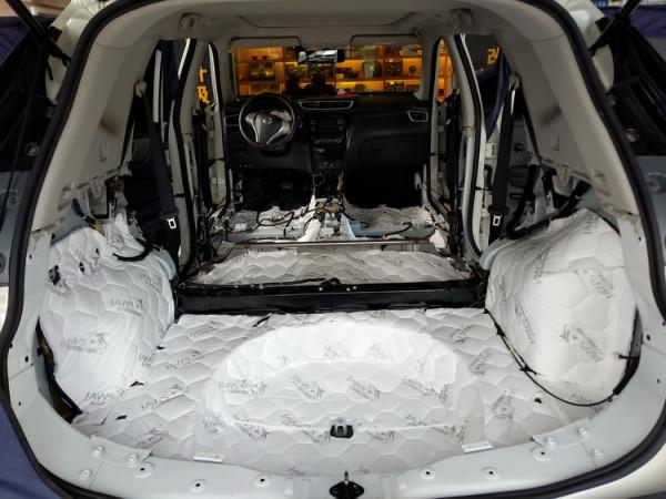 安靜生活 廈門靚車港日產奇駿汽車隔音改裝大白鯊