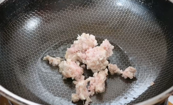 飯店香菇青菜為啥那麼好吃？原來一直做錯了，看大廚怎麼做的