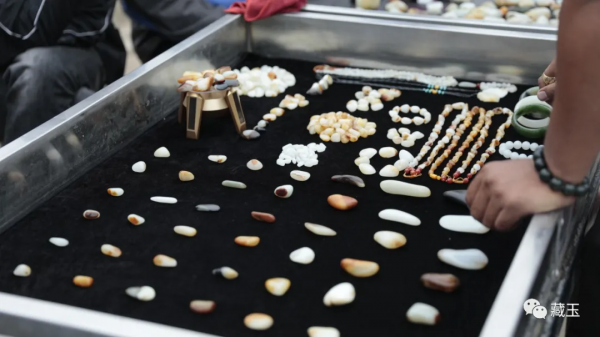 一組假皮特寫!七大特徵讓你一眼看懂真假籽料 一組假皮特寫!七大特徵讓你一眼看懂真假籽料