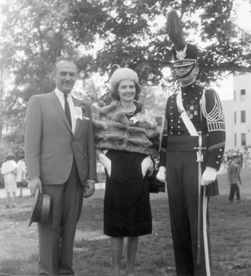 特朗普母親:做了8年保姆,嫁給富商成闊太,開著勞斯萊斯收硬幣 特朗普母親:做了8年保姆,嫁給富商成闊太,開著勞斯萊斯收硬幣