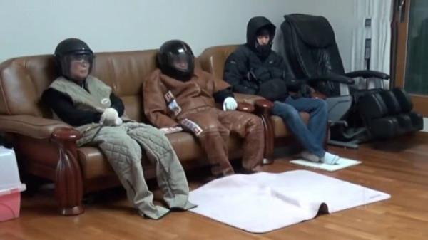 無毛貓對主人無差別攻擊,全家人都不敢靠近喵:現在脾氣太差了 無毛貓對主人無差別攻擊,全家人都不敢靠近喵:現在脾氣太差了