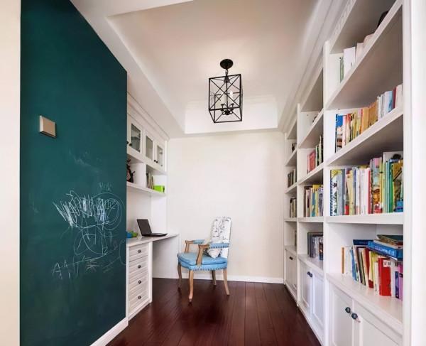 初次參觀朋友的新房,一進門,就看到一個玄關櫃比衣帽間還能裝 初次參觀朋友的新房,一進門,就看到一個玄關櫃比衣帽間還能裝