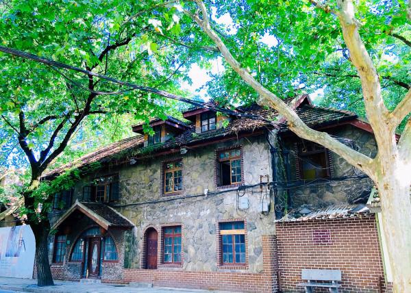 上海百年馬路，四大家族都曾在此居住，被稱為“申城第一情侶街”