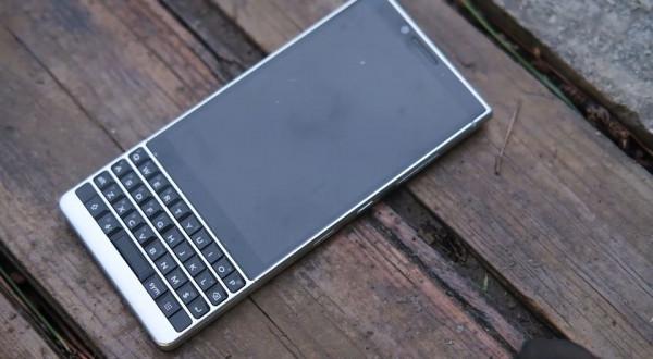 全鍵盤手機的落日餘暉：黑莓Key2上手評測
