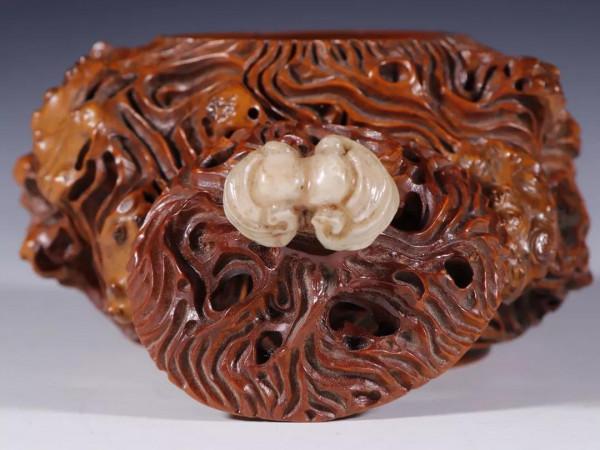 舊藏「黃楊木鑲壽山石鈕 香薰擺件」規格長10.5寬10高9.1內徑5.2cm