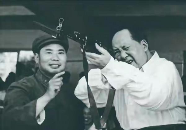 鄧小平：天安門前的毛主席像要世世代代掛下去