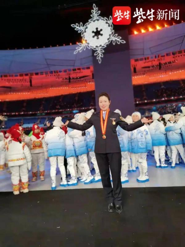 她代表全國人社系統在北京冬奧會上傳遞國旗:旗幟很輕,但肩上的責任很重 她代表全國人社系統在北京冬奧會上傳遞國旗:旗幟很輕,但肩上的責任很重