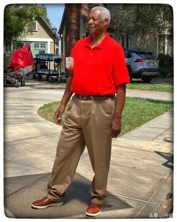 NBA晚報:詹妻不滿記者評論,威少獲最佳著裝獎,哈登盼歐文歸隊 NBA晚報:詹妻不滿記者評論,威少獲最佳著裝獎,哈登盼歐文歸隊