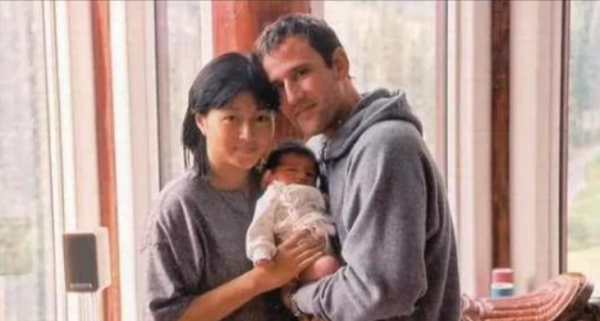 兩拒天王嫁老外,巔峰時因病隱退,變身白衣護士的李綺紅近況如何 兩拒天王嫁老外,巔峰時因病隱退,變身白衣護士的李綺紅近況如何