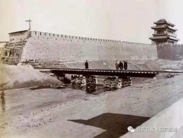 誰最先扒開了北京城牆？