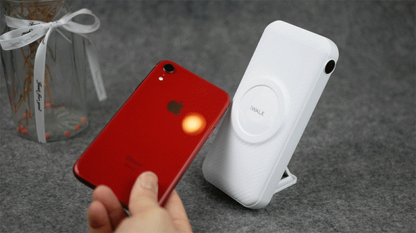 “支稜”起來，無線充電的正確姿勢：iWALK魔咔寶移動電源