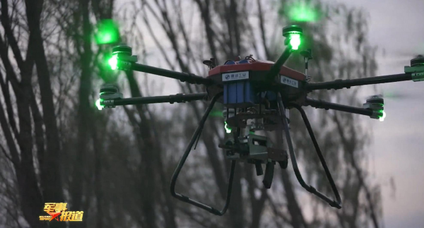 空中支援，國產新型無人機掛載95步槍，反恐作戰的利器