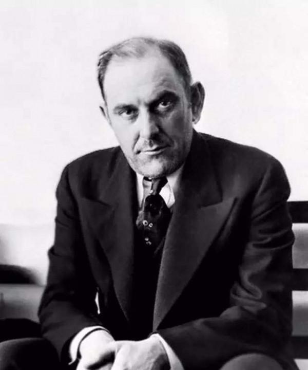 國際巨騙賣埃菲爾鐵塔，竟2次成功賣給收廢品的，咋辦到的？