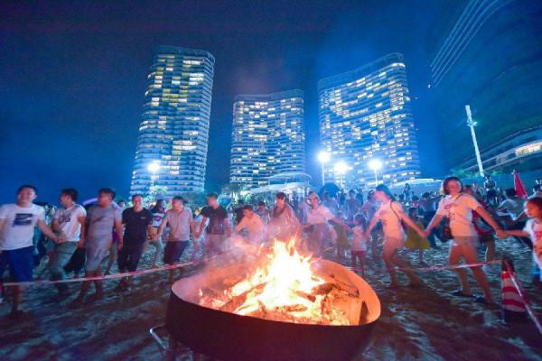 這裡享有“中國馬爾地夫”的美稱 蔚藍的地間沐浴陽光，飽覽海景