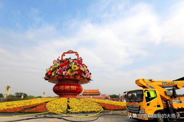 京城：天安門廣場&quot;祝福祖國&quot;主題大花籃主體完成