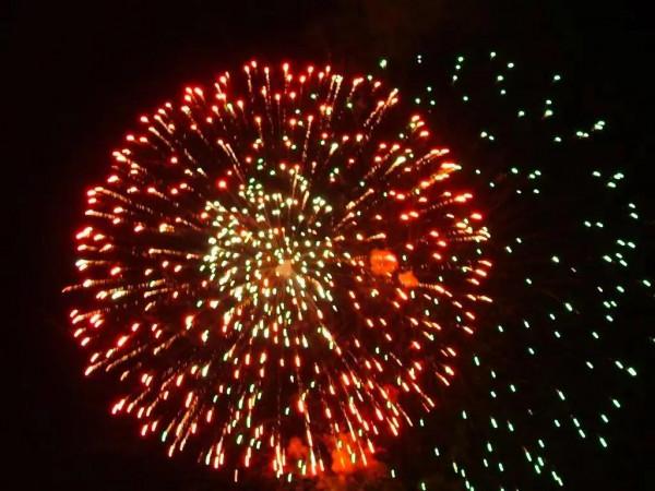 分享：60朵春節煙花，火樹銀花，璀璨奪目，絢麗多彩，眼花繚亂