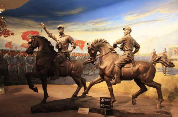 16歲少年瞞著父母參軍，18年後成副司令返鄉，母親：長官你找誰