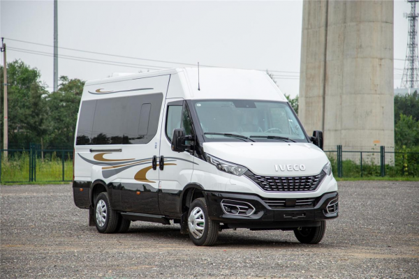 冰藍配色未來科幻感破屏而出！霍夫勒6座商務車：超豪華高檔配置