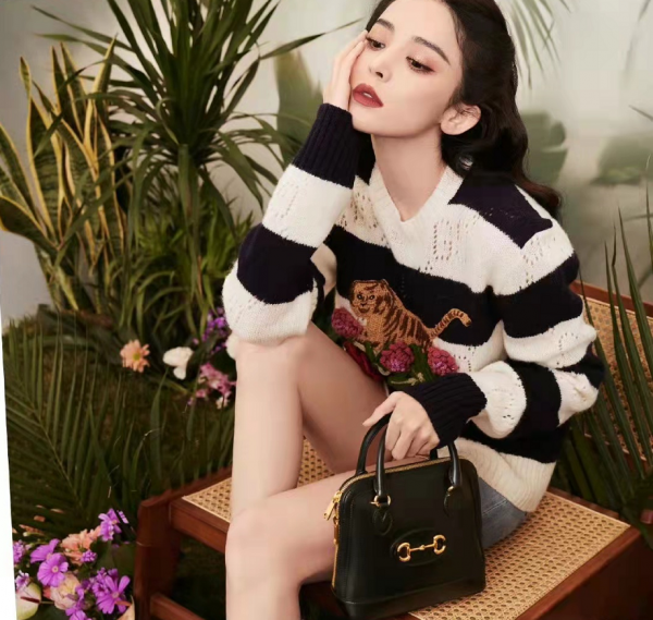 Gucci虎年放大招！劉雯梳大背頭直接把老虎穿身上，氣場比鄧倫強